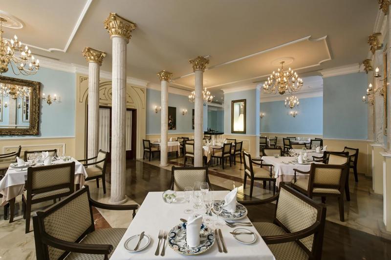 El Colonial Gourmet Restaurant dining space with classical French decor