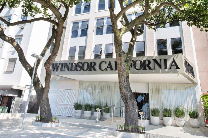Windsor California Hotel entrance and ramp