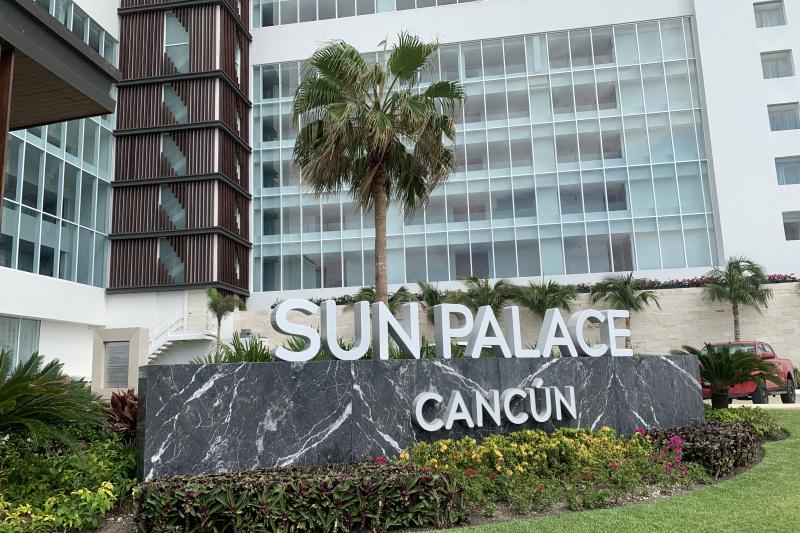 The entrance to Sun Palace Cancun resort