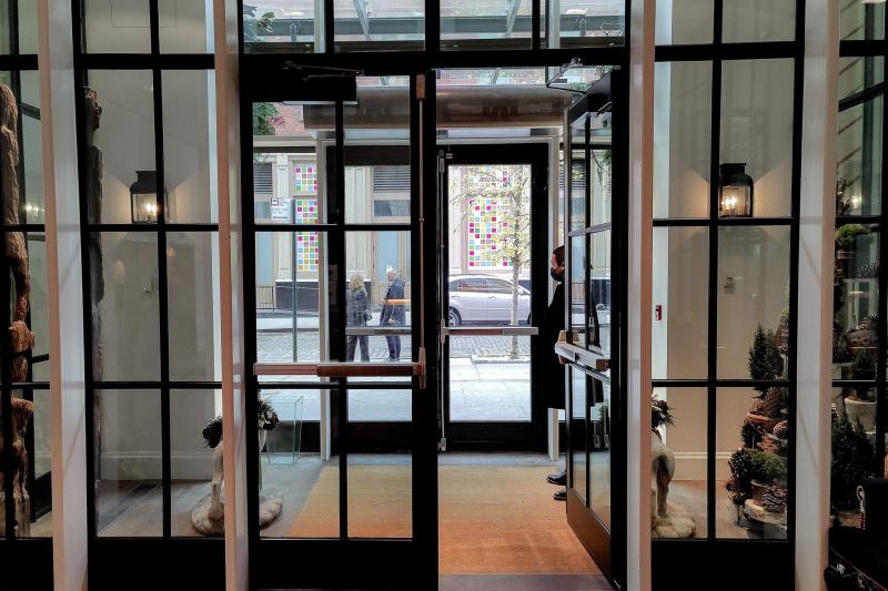 Entrance to lobby with glass doors